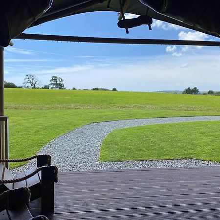 Florence Springs Glamping Gumfreston Екстериор снимка